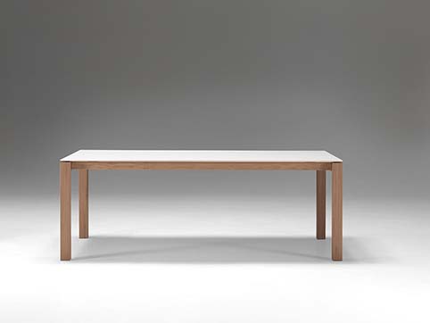 Table salle a manger design courte