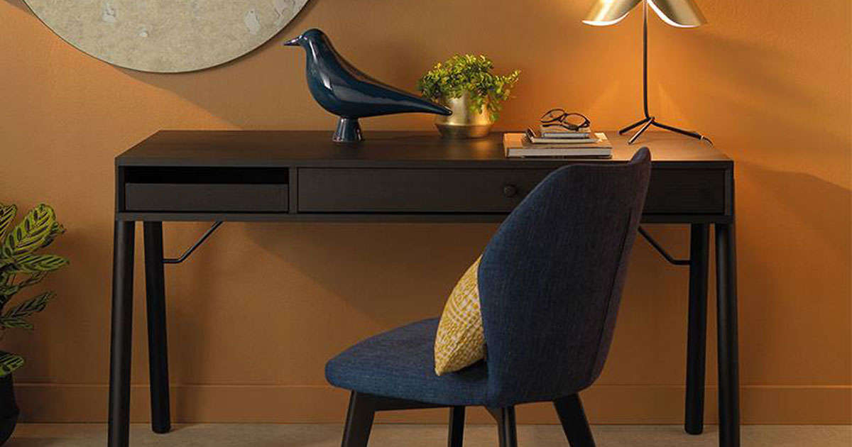 Aménager un bureau dans son salon moderne