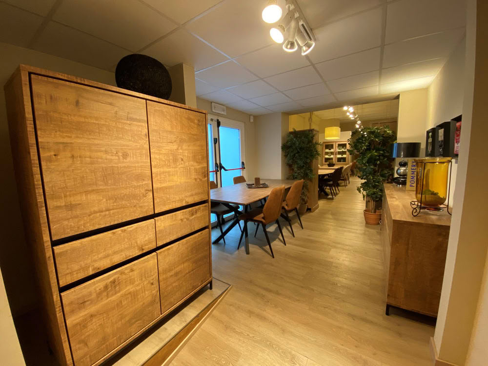 Salle à manger N° 704